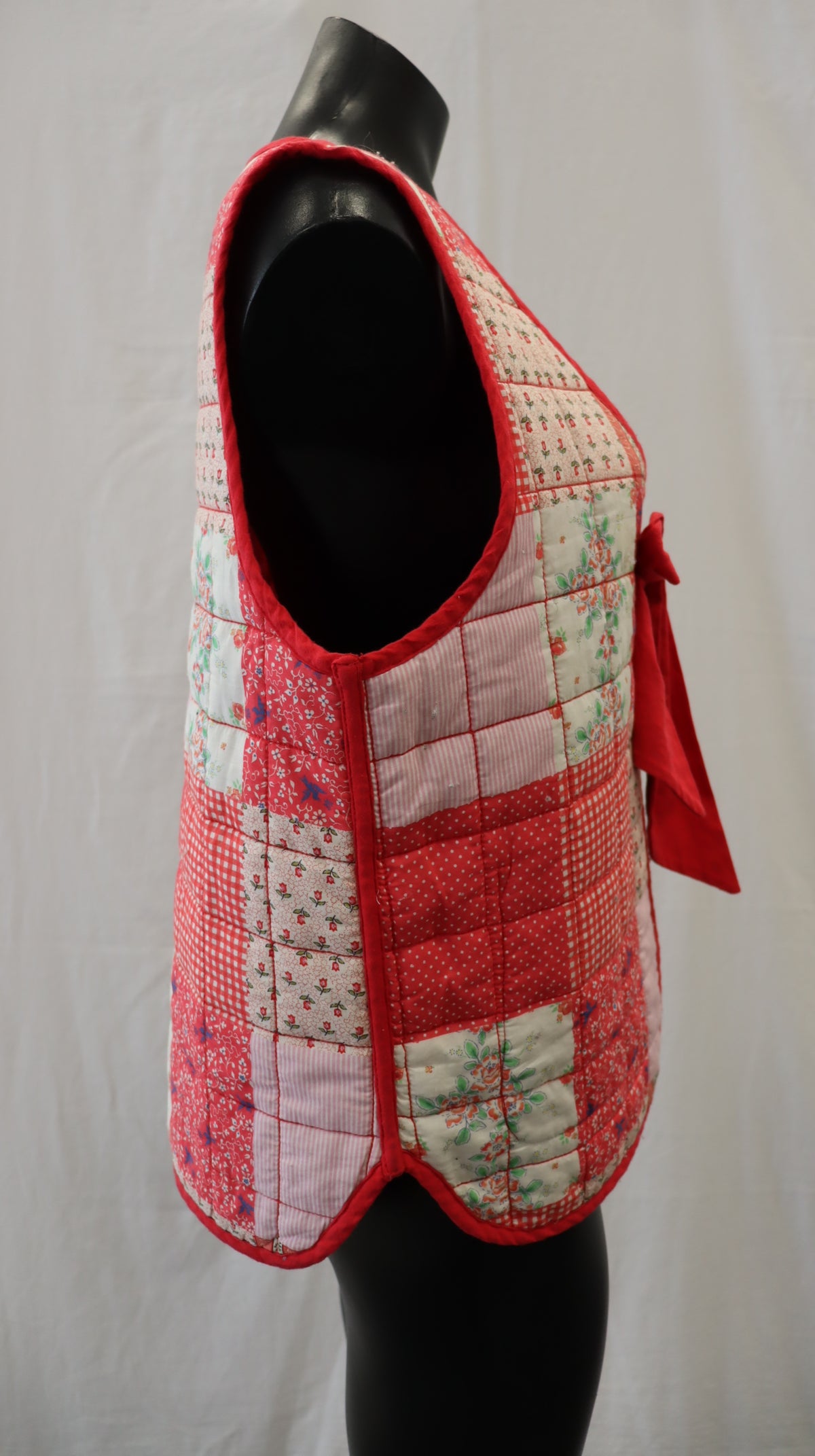 DAMSON MADDER. Vest 10