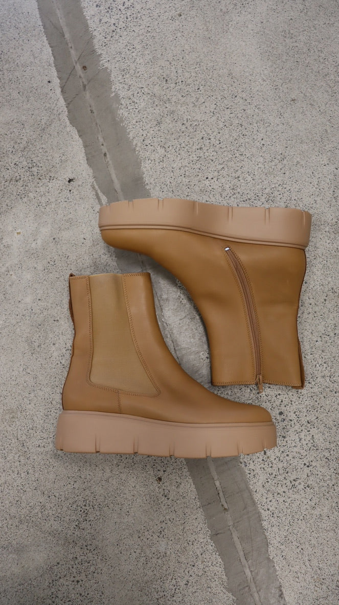 Hōgl Boots 7