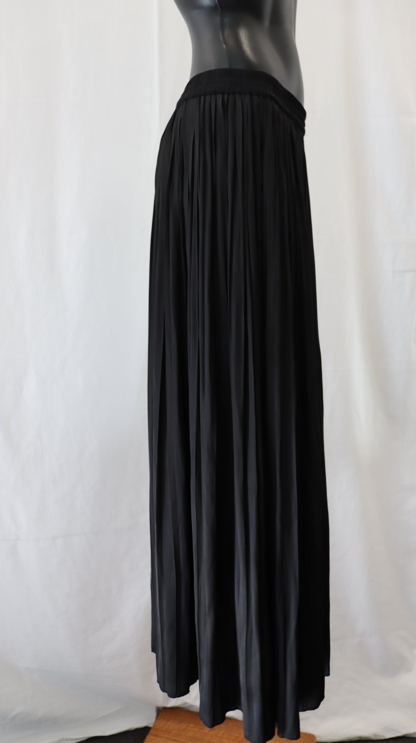 M A X Maxi Skirt 10