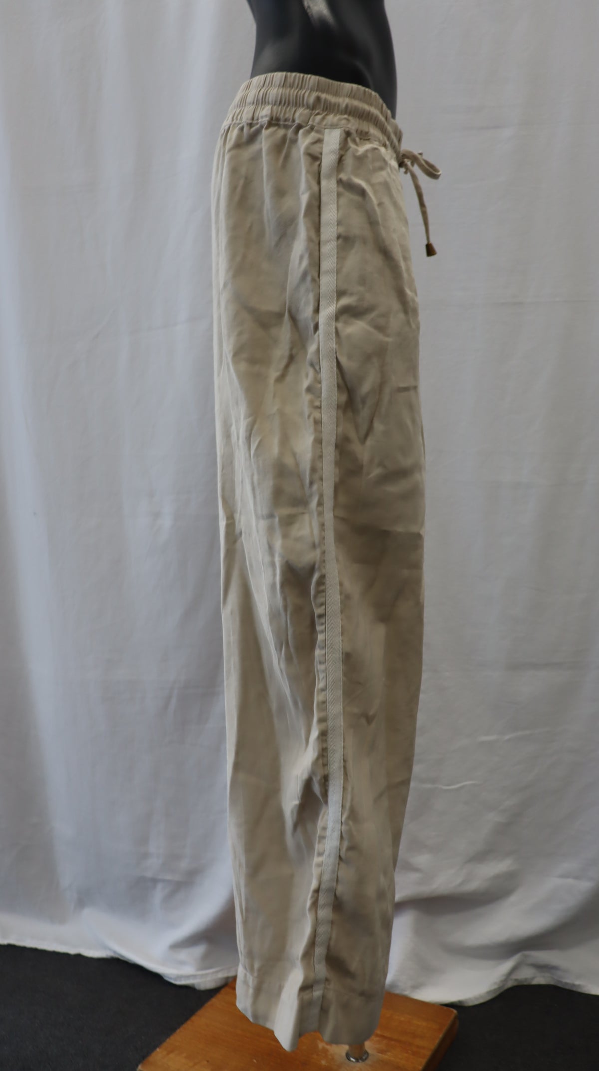 stories be told Pants L