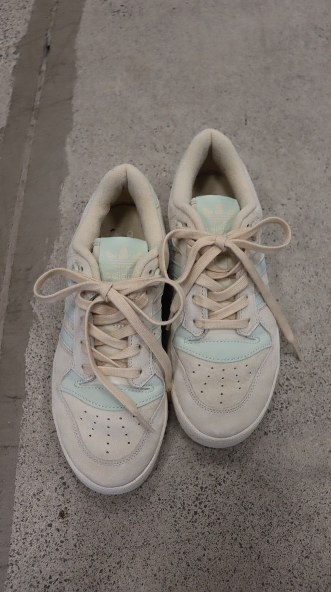 adidas Sneaker 8 1/2