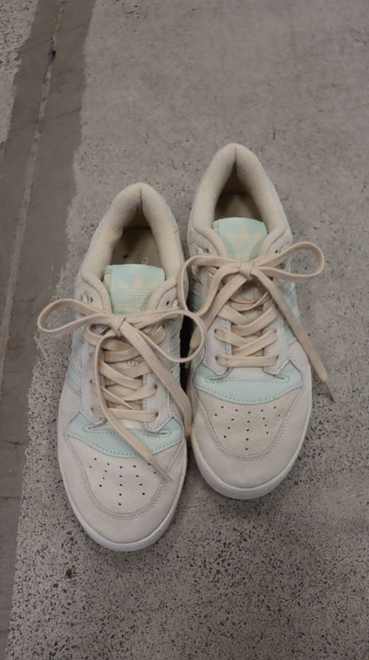 adidas Sneaker 8 1/2