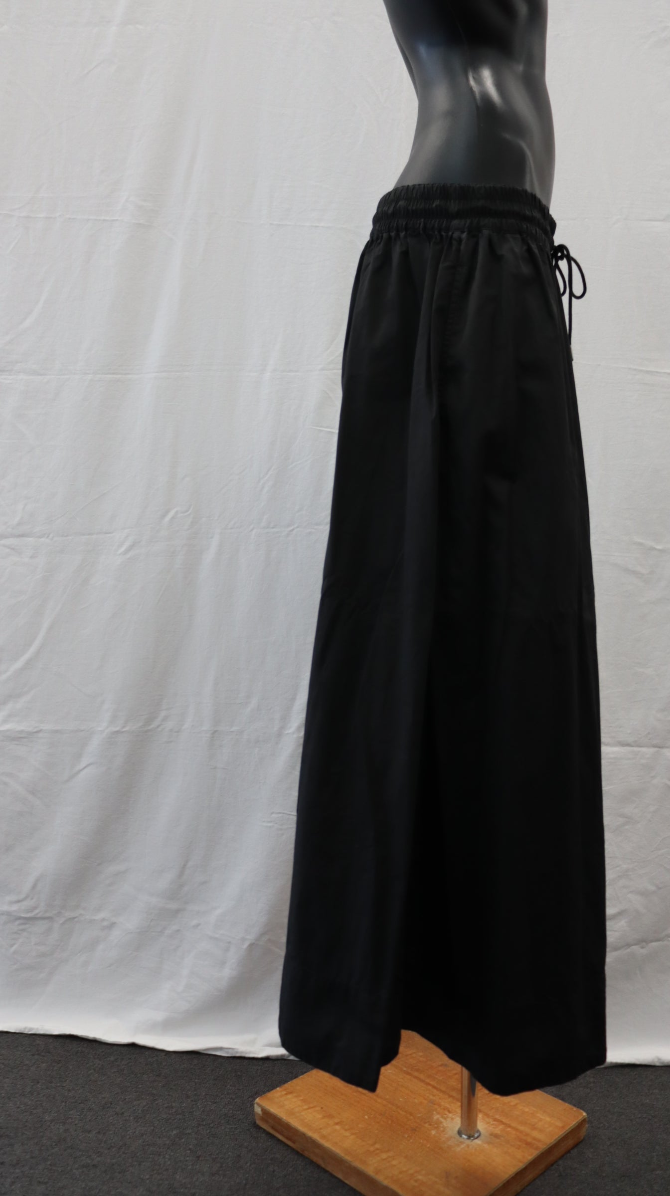 M A X Maxi Skirt M