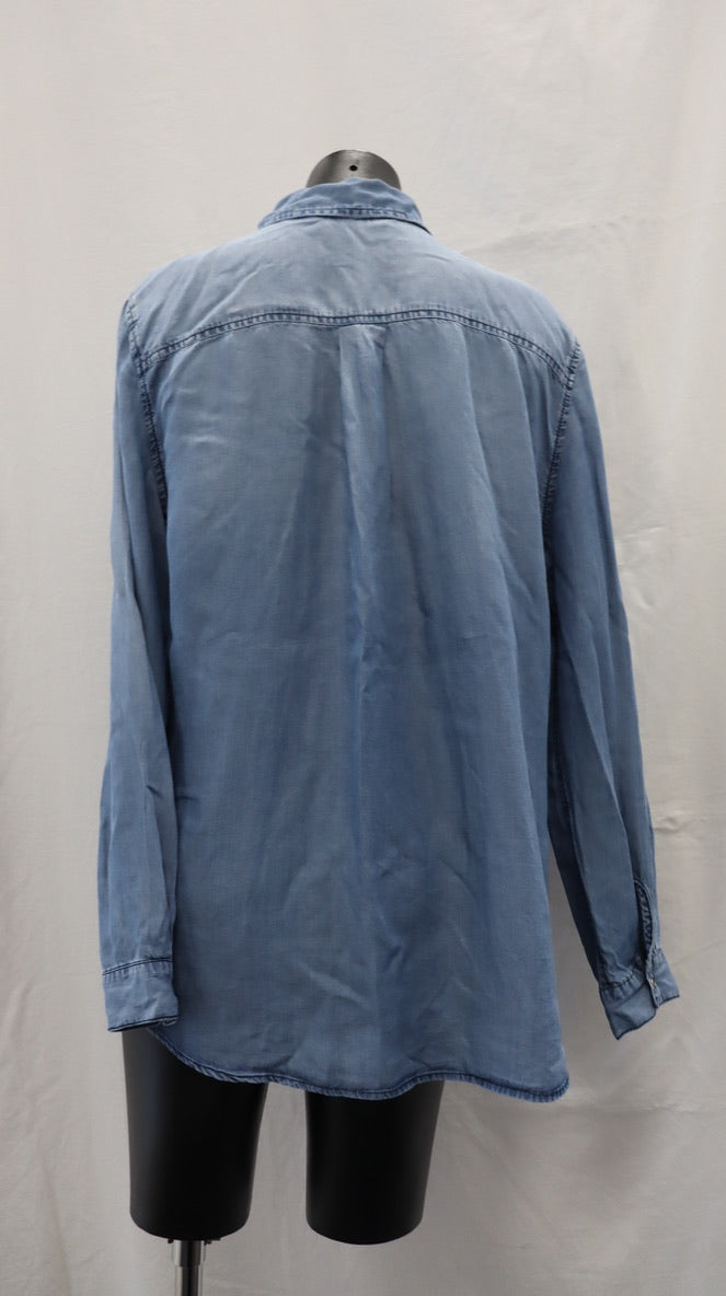 M A X Button Up 16