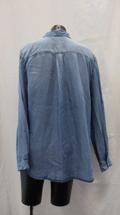 M A X Button Up 16