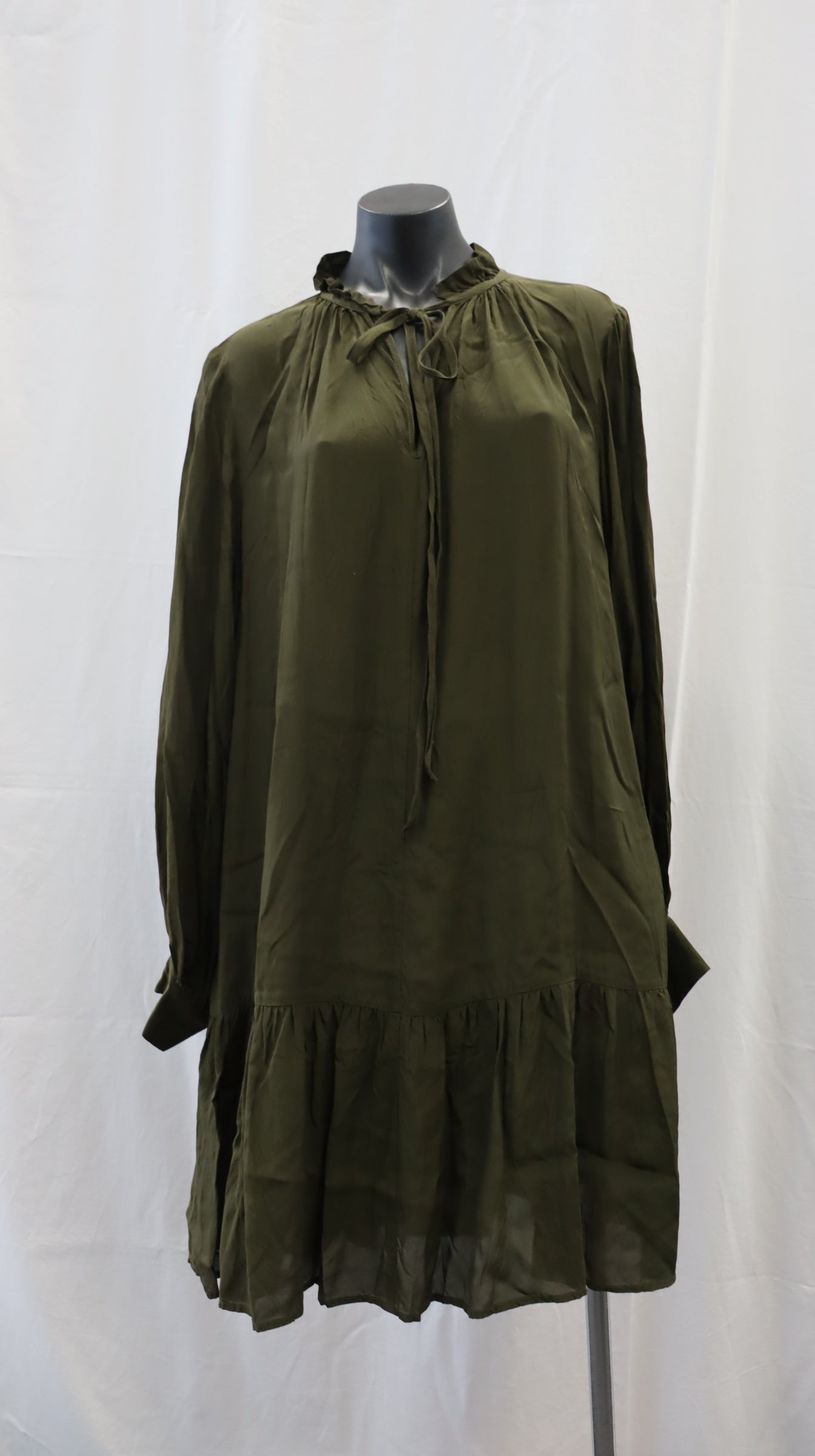 juliette hogan Midi Dress 14