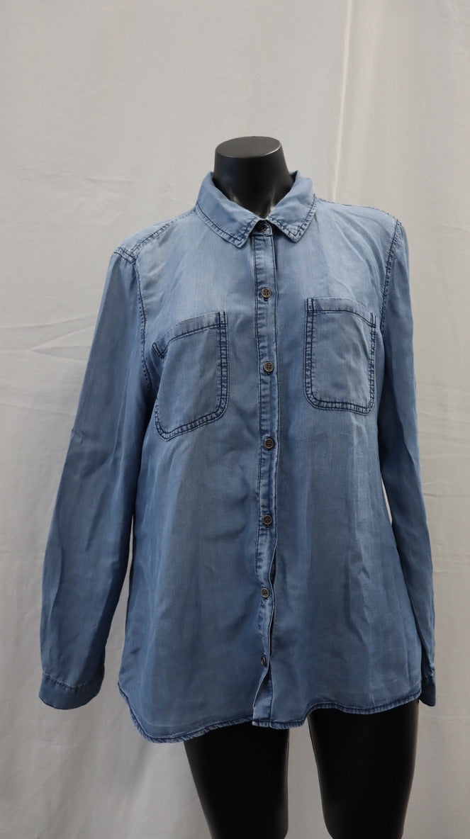 M A X Button Up 16