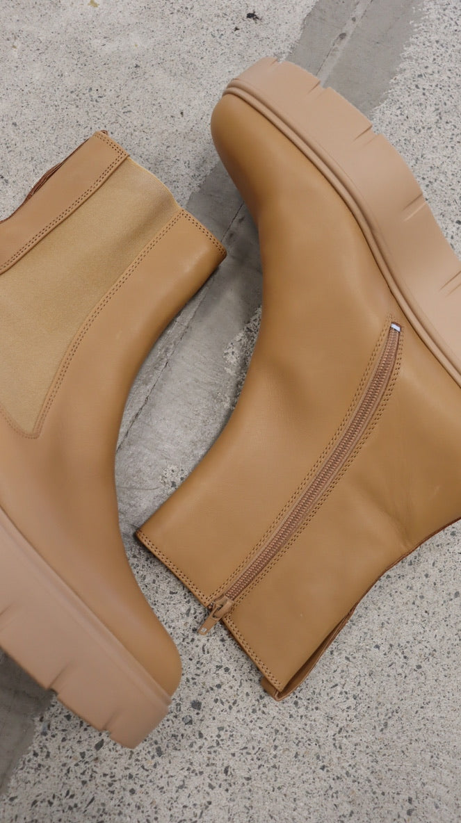 Hōgl Boots 7