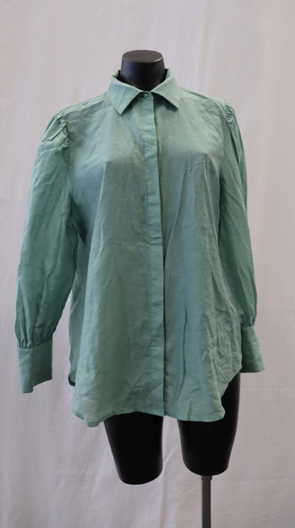 M A X Button Up 10