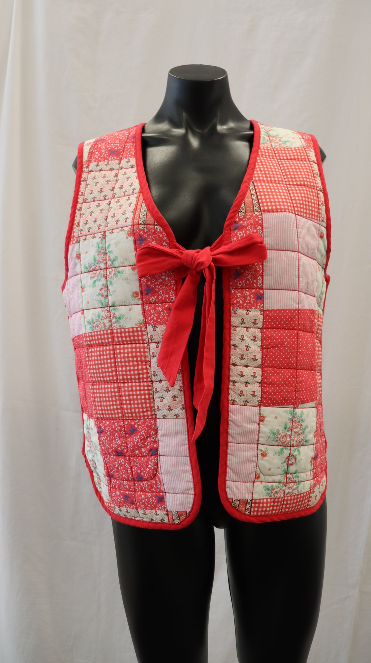 DAMSON MADDER. Vest 10