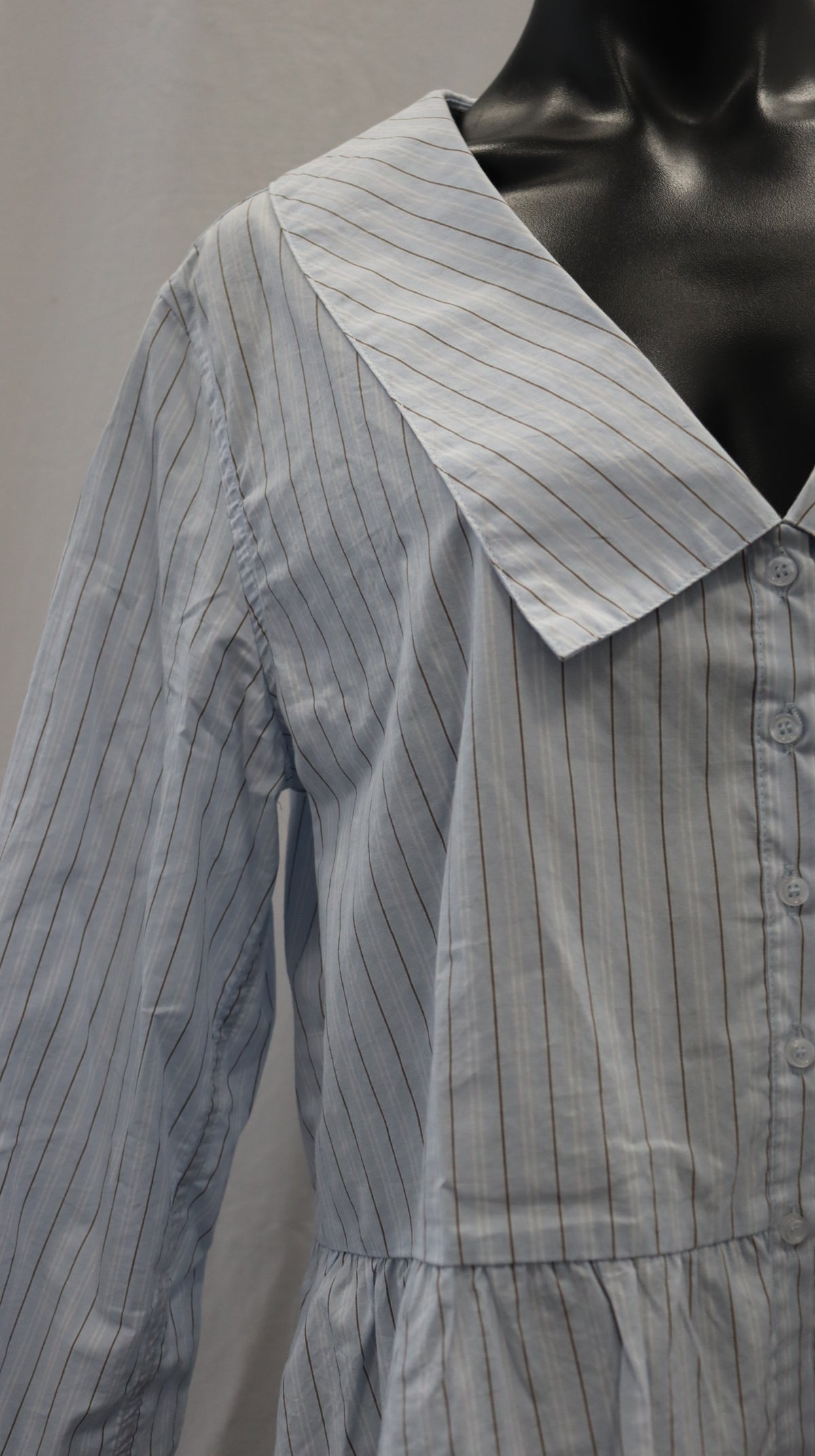 Deji Studios Button Up S