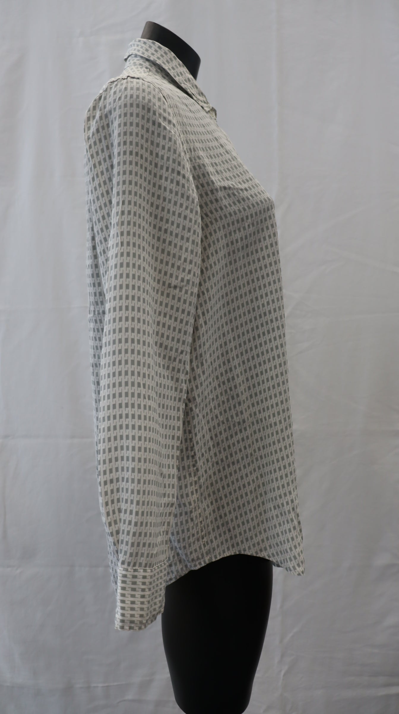 T R E N E R Y Button Up M